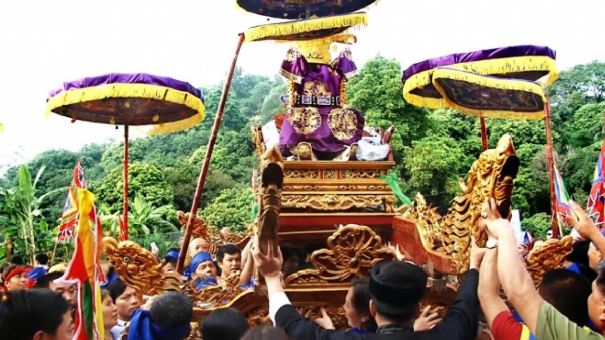 Ông Hoàng Bảy là ai? Tại sao nhiều người thờ cúng?